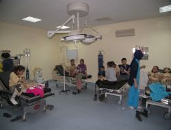 Öğrenciler yemekten zehirlendi