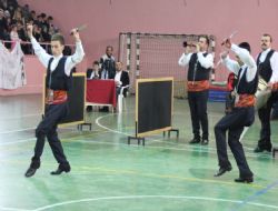 Gençler Halk Oyunları'nda yarıştı