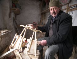 Kağnı kültürünü maketlerle yaşatıyor