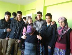 Yaşlıların gönlünü aldılar