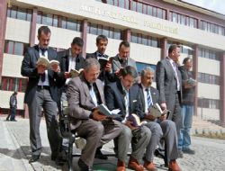 ‘Üniversite kitap demektir'