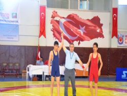 Dadaşlar güreşi seviyor