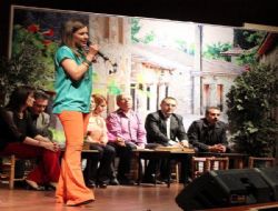 Öğretmenlerden müzik ve şiir dinletisi