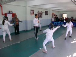 Eskrimciler madalya ile döndü