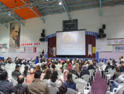 Hemşirelere coşkulu kutlama