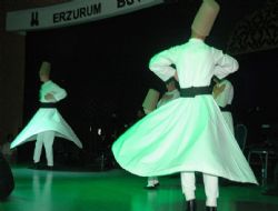 Önül ilahilerle gönüllere seslendi