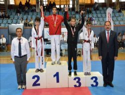 Taekwondocular madalya ile döndü