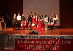 Öğrenciler şiirde yarıştı