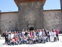 Eğitim dönemini tarihle tamamladılar