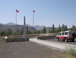 Tarihe sanatçı desteği