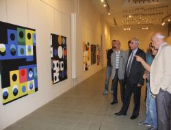 Sanatçı akademisyenler sergi açtı