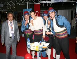 YÖREX'te civil peynir ikramı