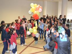 AÖF Dünya Çocuk Günü'nü tiyatro ile kutladı