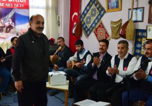 Fasıl eşliğinde sandığa gittiler