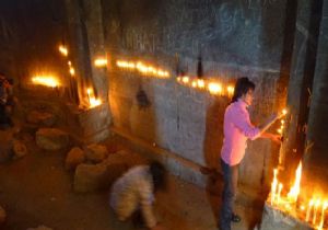 Ermenistandan gelen ziyaretçiler Anı'ya zarar veriyor 