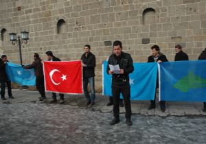 Doğu Türkistan'daki Katliam lanetlendi