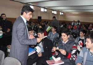 OBM Sevgi Paneli'nde öğrencileri sevindirdi