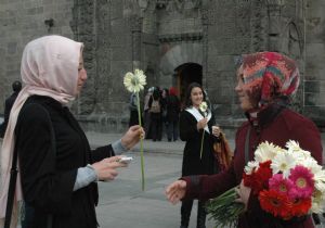 Kadınlar Gününe çiçekli kutlama