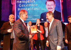 Gökçek dadaşların coşkusunu paylaştı