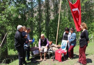 Atatürk sevgisiyle hayata tutunuyor