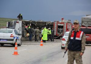 Yolcu otobüsü yan yattı: 20 yaralı 