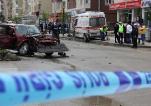 Ambulansla otomobil çarpıştı: 4 yaralı