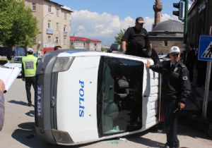 Aliravi Caddesinde Polis otosu takla attı: 2 yaralı