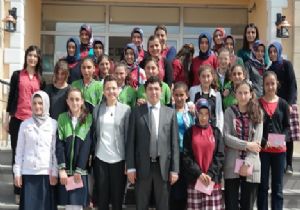 Pazaryolu'nda kız öğrencilere burs desteği