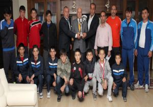 Sekmen'den sporculara ev ödülü vaadi