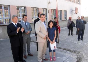 Kaymakam Ada, öğrencilerin sevincini paylaştı