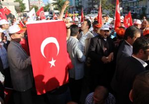 TÜRK-İŞ ‘ten oturma eylemi