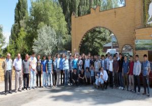 Sertoğlu konuk öğrencilere Pasinler'i tanıttı