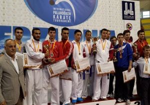 Karatede Pasinler başarısı