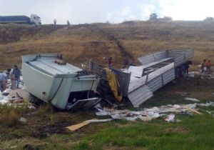 Aşkale yolunda Tır kazası: 1 yaralı