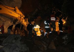 Tünel inşaatı bir işçiye mezar oldu