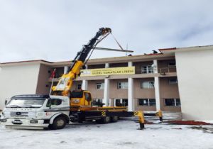 Büyükşehir fırtına yaralarını sarıyor