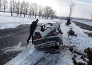 Hurdaya dönen araçtan sağ çıktı