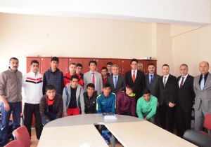 Şampiyon atletlere kutlama