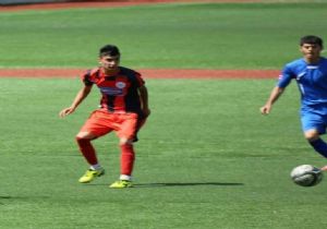 Buca Erzurumlu futbolcuya ağladı