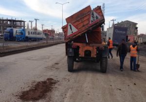 Uluslararası yolda çamurlu yama