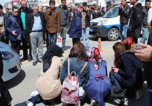 Kaza geçiren arkadaşlarını yalnız bırakmadılar