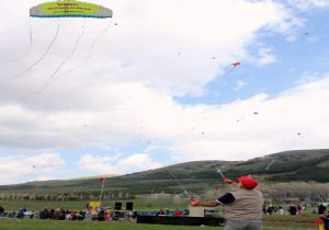 Erzurumlu Çocuklar Uçurtma Şenliği'nde buluştu