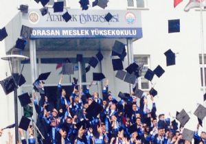 Horasan MYO'da mezuniyet coşkusu… 