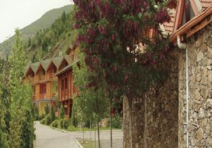 Hölenk kaplıcaları ilgi odağı oldu