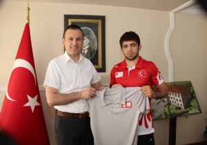 Kaymakam Zengin Gör'ü ödüllendirdi