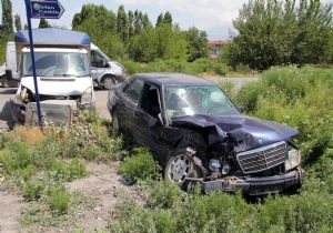 Fırın arabasıyla otomobil çarpıştı: üç yaralı