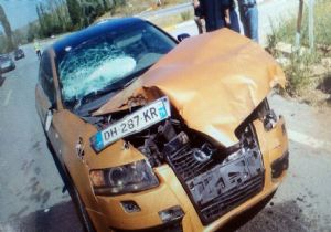 Otomobil traktöre çarptı: 2 yaralı
