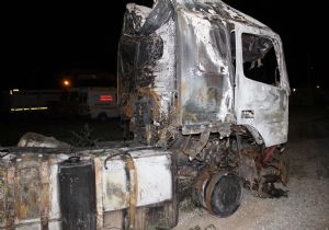 Pkk, Iğdır ve Ağrı'da yol kesip araç yaktı