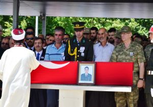 ‘Şehitler ölmez, vatan bölünmez'
