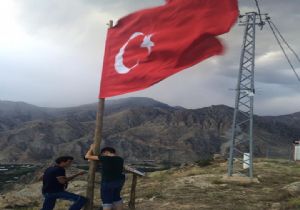 Uzundereli gençlerden milli duruş